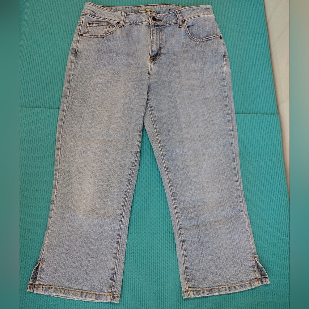 La blues Women's Crop Capri Jeans Mid Rise Size 12